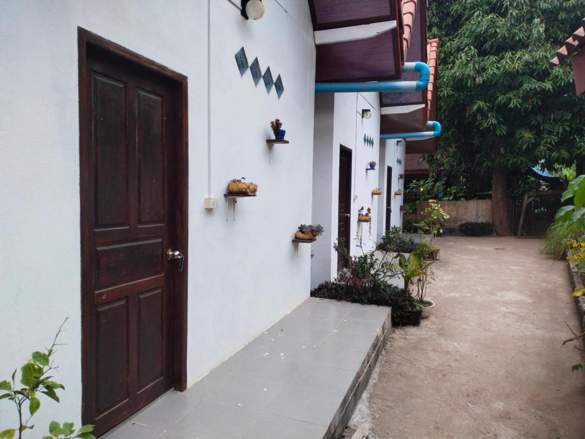 Pdv Guesthouse Muang Ngoi 外观 照片